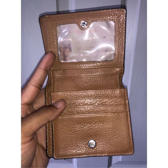 Michael Kors MK Jet Set Tan Brown Travel Carryall Card Case Wallet - Picture 7 of 8